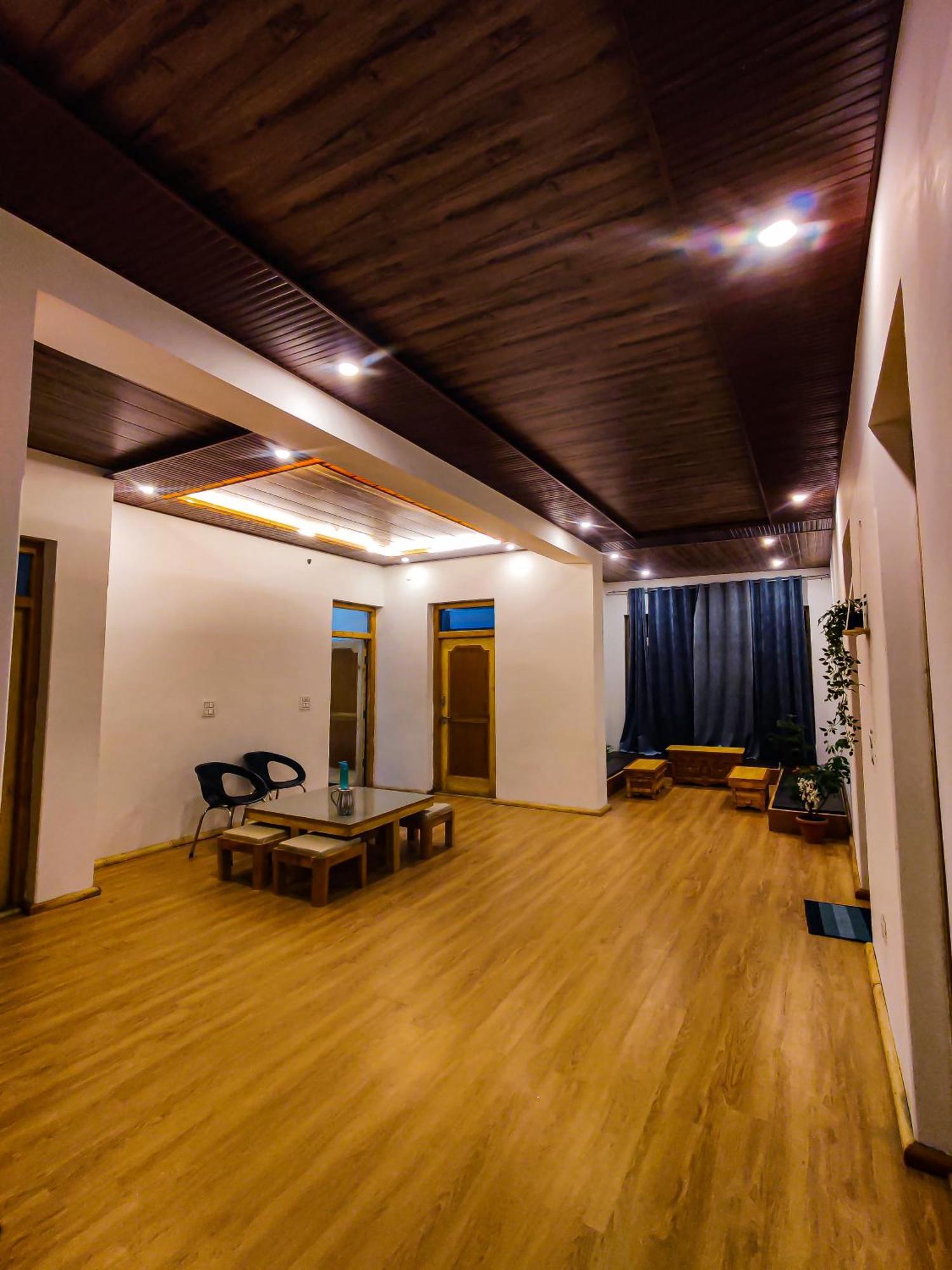 Traveller Nest Hotel Deskit Exterior photo