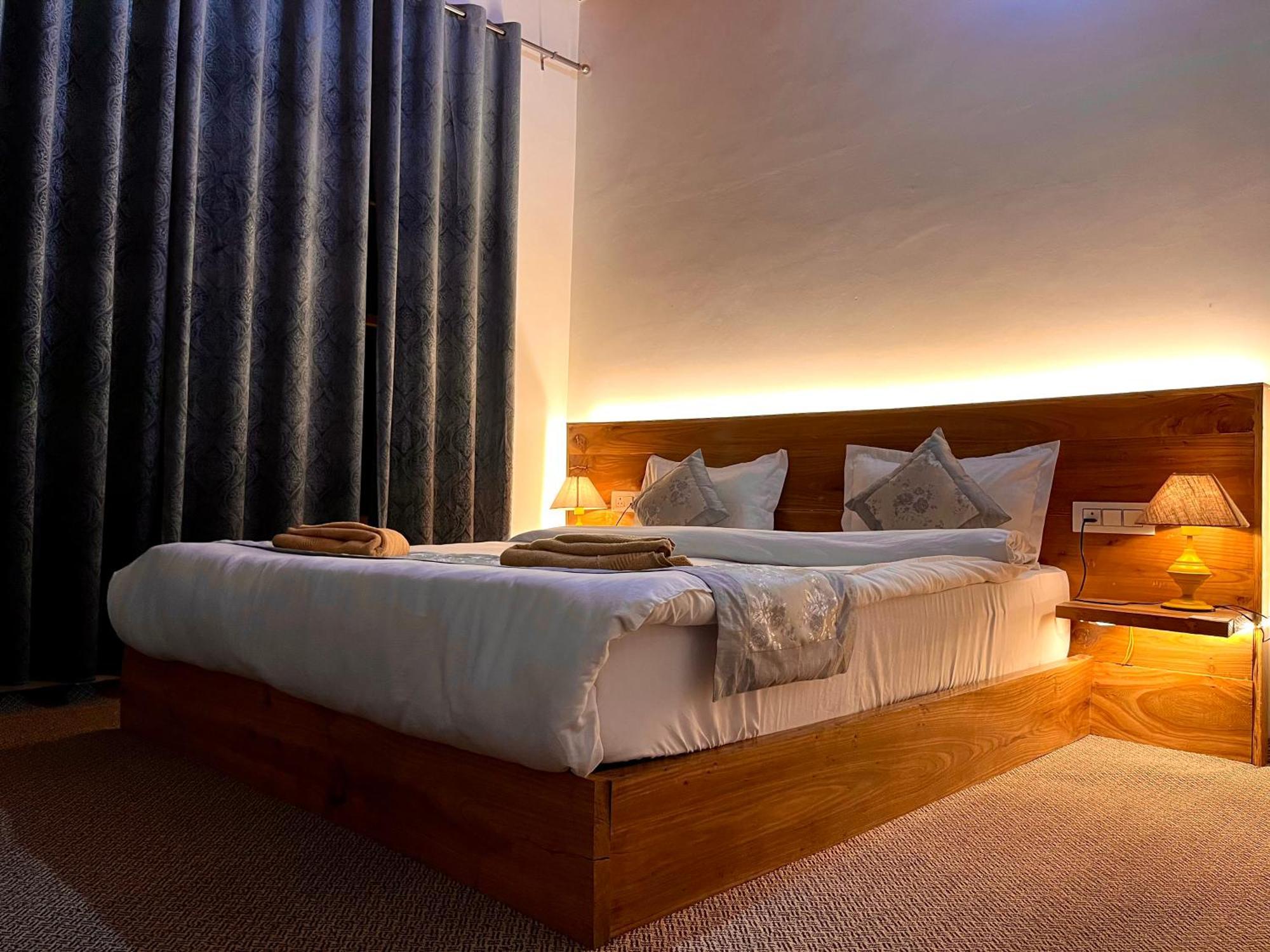 Traveller Nest Hotel Deskit Exterior photo